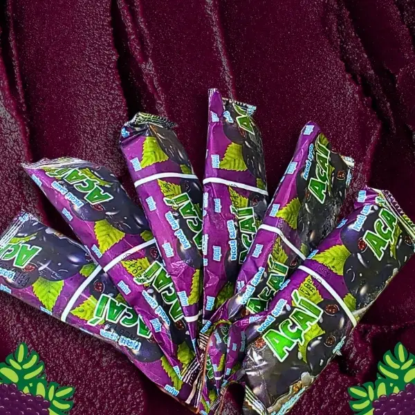 Sorvete no palito de açaí roxo